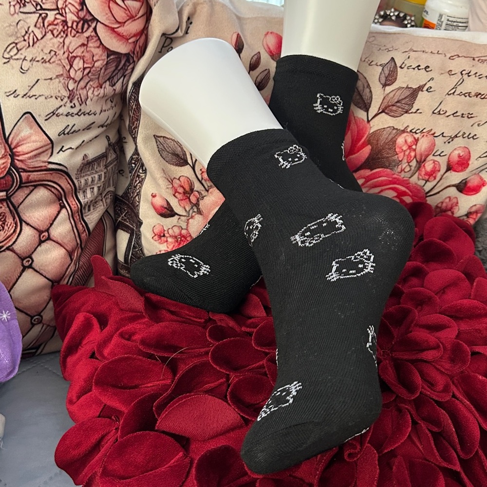 Hello Kitty Black Sheep Pattern Socks - Picture 3 of 4